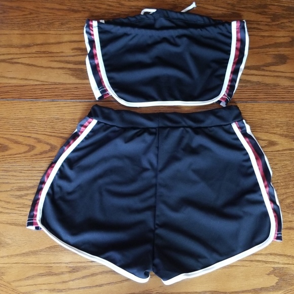 S or XL Sporty shorts & tube top set - Picture 3 of 4